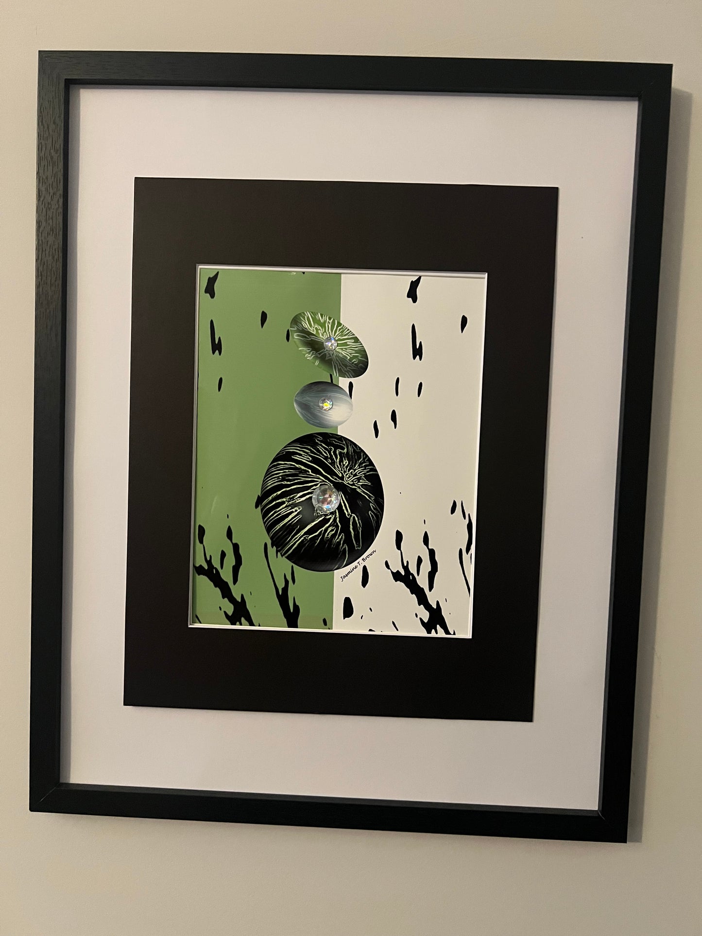 JAS-SIT-UP FRAMED WALL ARTWORK GREEN, BLACK, WHITE