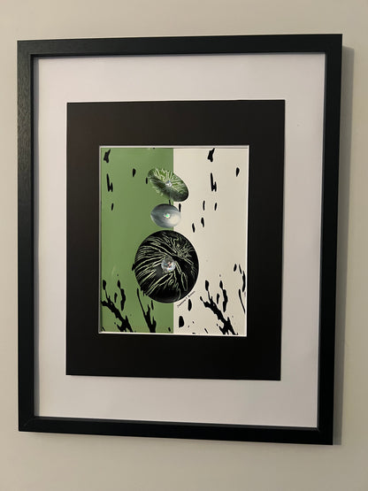 JAS-SIT-UP FRAMED WALL ARTWORK GREEN, BLACK, WHITE