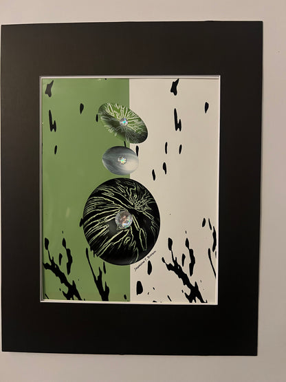 JAS-SIT-UP FRAMED WALL ARTWORK GREEN, BLACK, WHITE