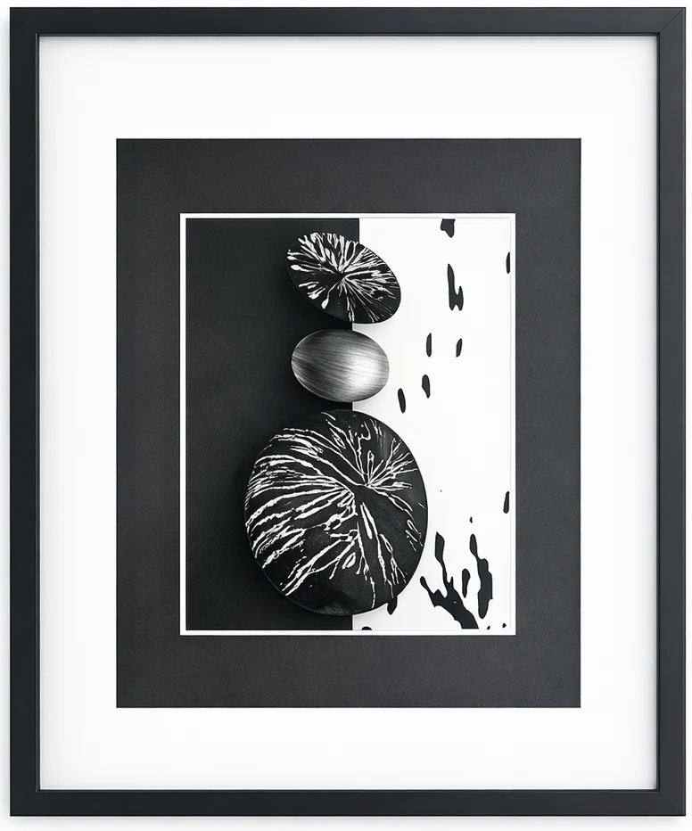 JAS-SIT-UP FRAMED WALL ARTWORK BLACK & WHITE